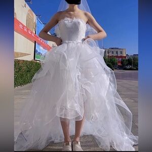 New, wedding dress long train in the back, adjustable, good for petite bride